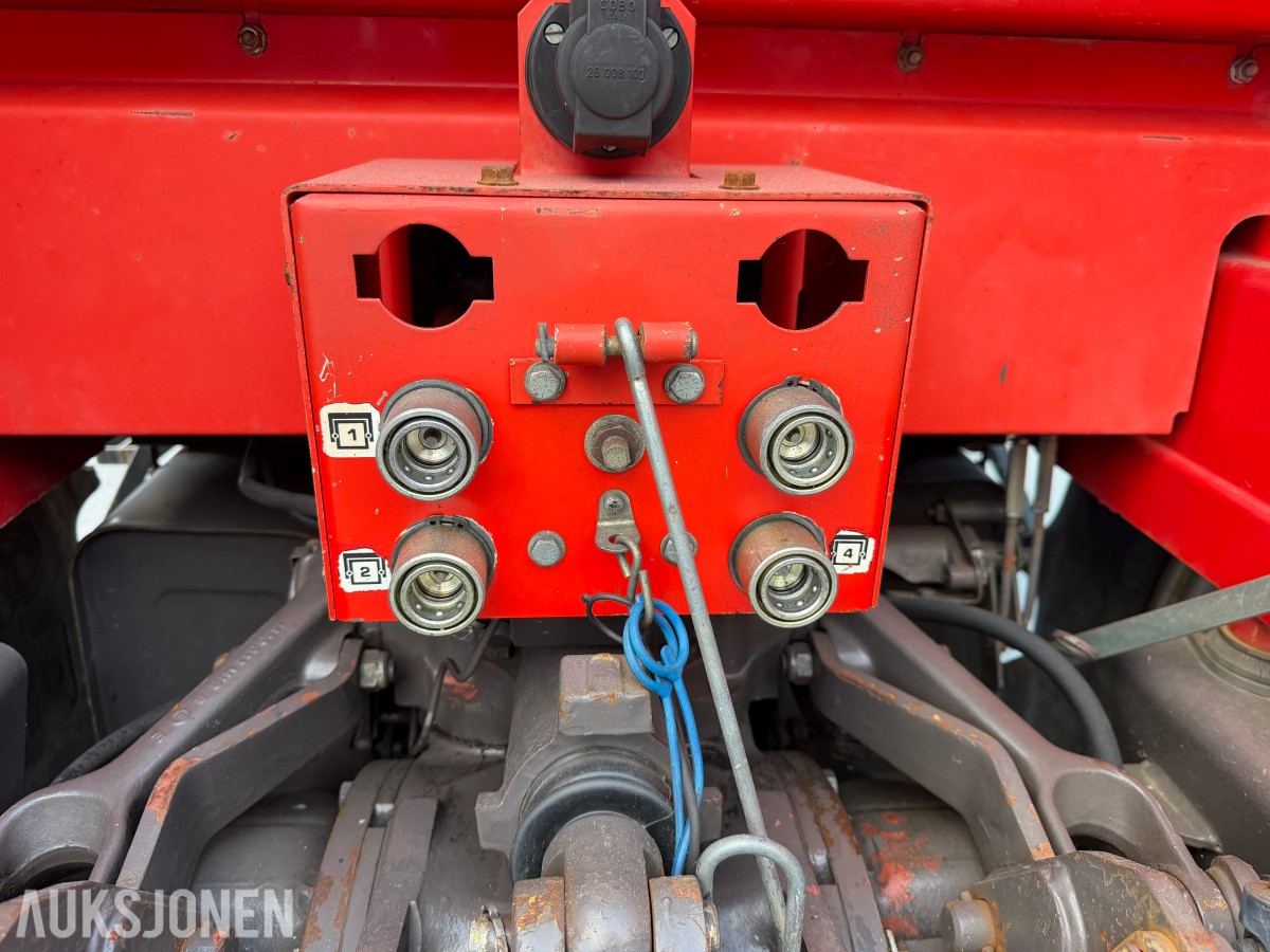1984 Massey Ferguson 690