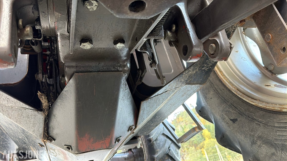 1984 Massey Ferguson 690