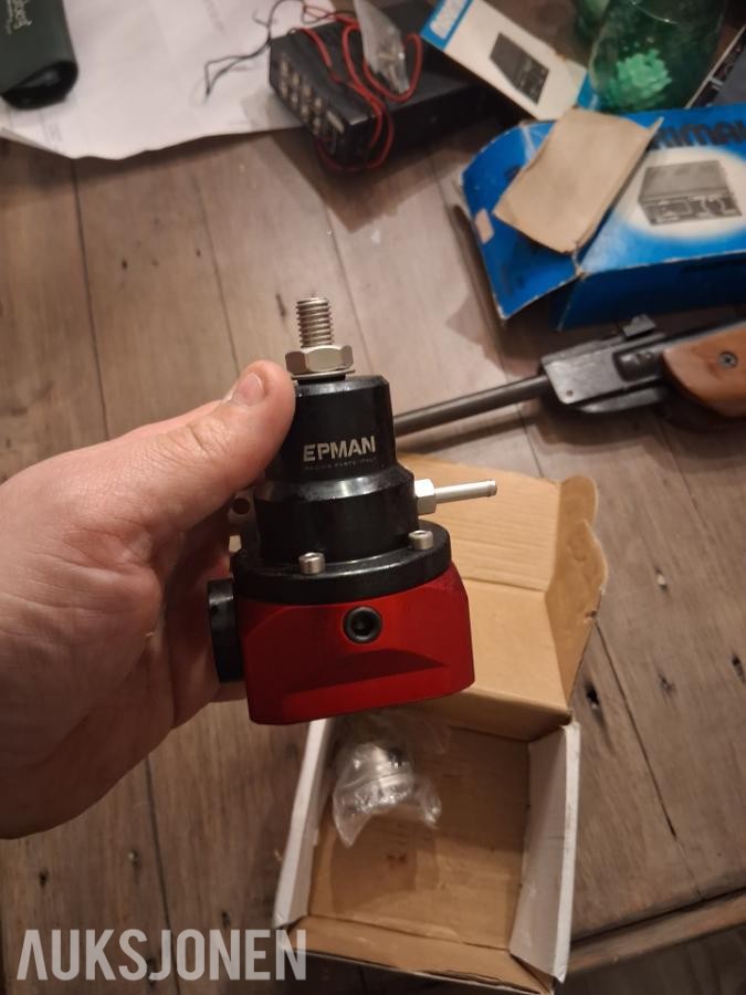 Epman bensintrykk regulator   med trykk klokke