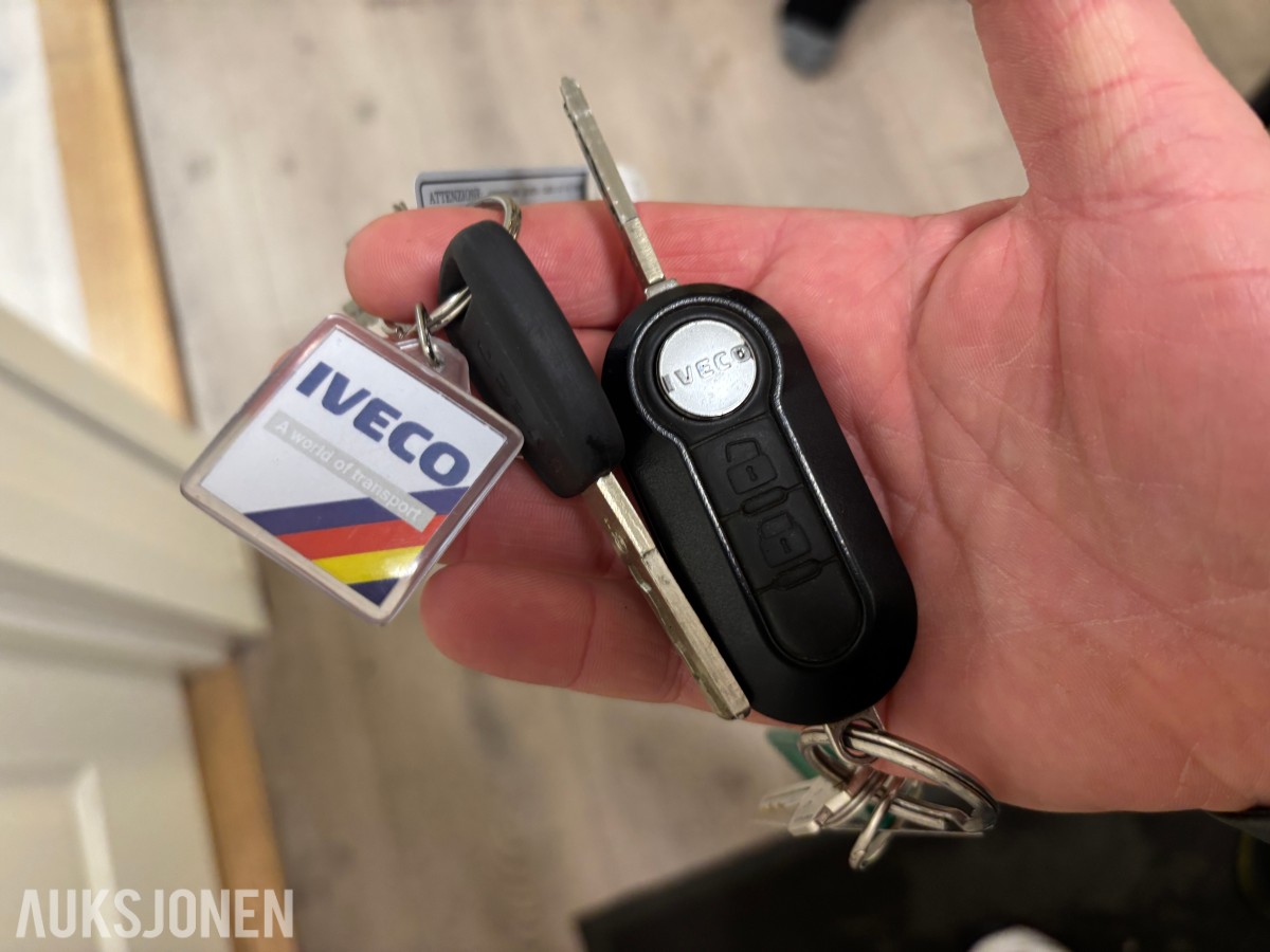 2020 IVECO DAILY 35S16 SKAPBIL, 19M³, 8 PALLERS, BAKLØFTER, MOTORHAVARI`