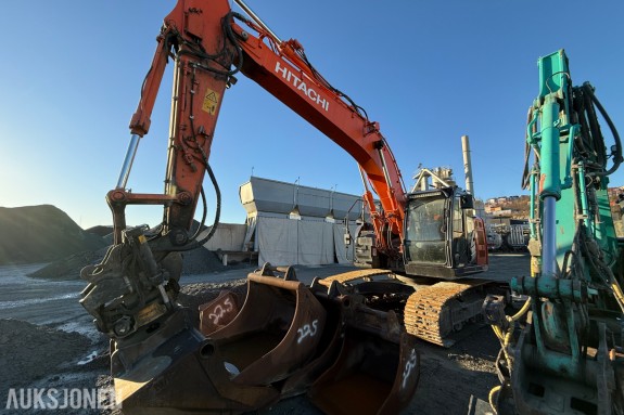 2018 Hitachi ZX225USLC-6 Gravemaskin - MYE UTSTYR - 5 Skuffer - Hammer - Engcon - 5084T
