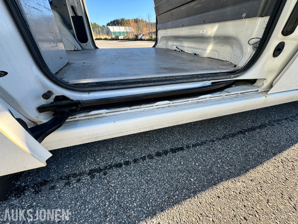 2013 Peugeot EXPERT 2.0 D 163HK 3 SETER HENGERFESTE SKYVEDØRER