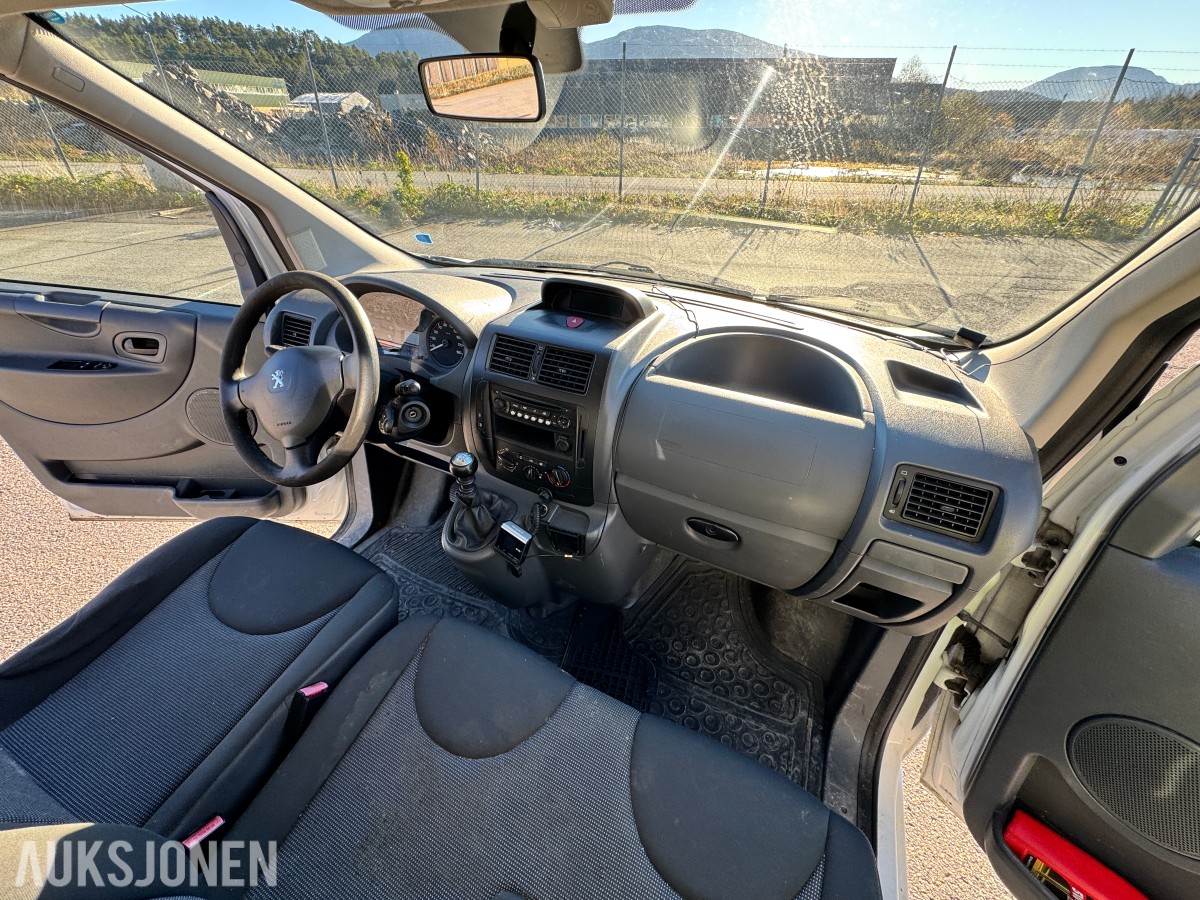 2013 Peugeot EXPERT 2.0 D 163HK 3 SETER HENGERFESTE SKYVEDØRER