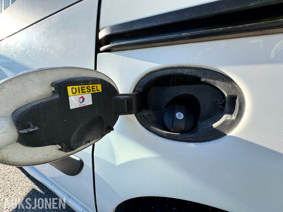 2013 Peugeot EXPERT 2.0 D 163HK 3 SETER HENGERFESTE SKYVEDØRER