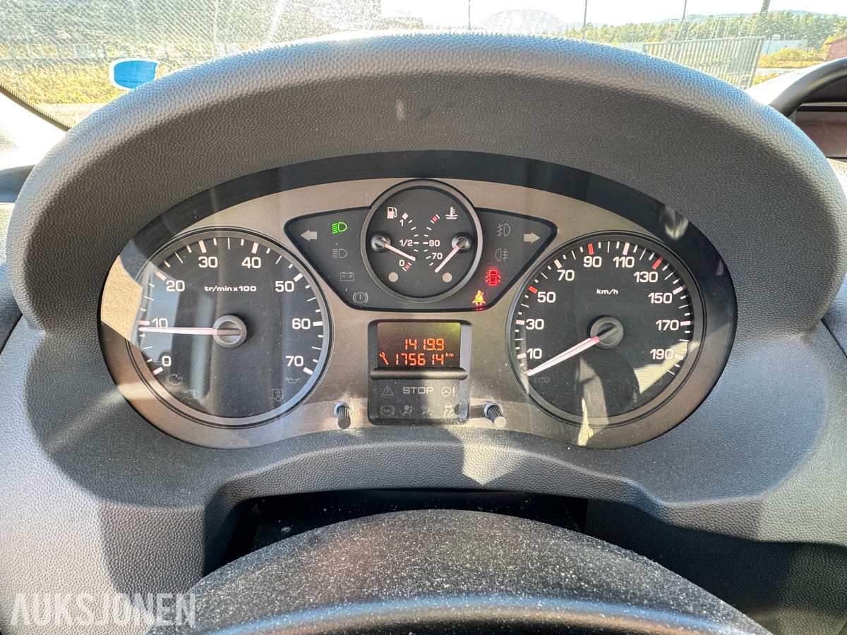 2013 Peugeot EXPERT 2.0 D 163HK 3 SETER HENGERFESTE SKYVEDØRER