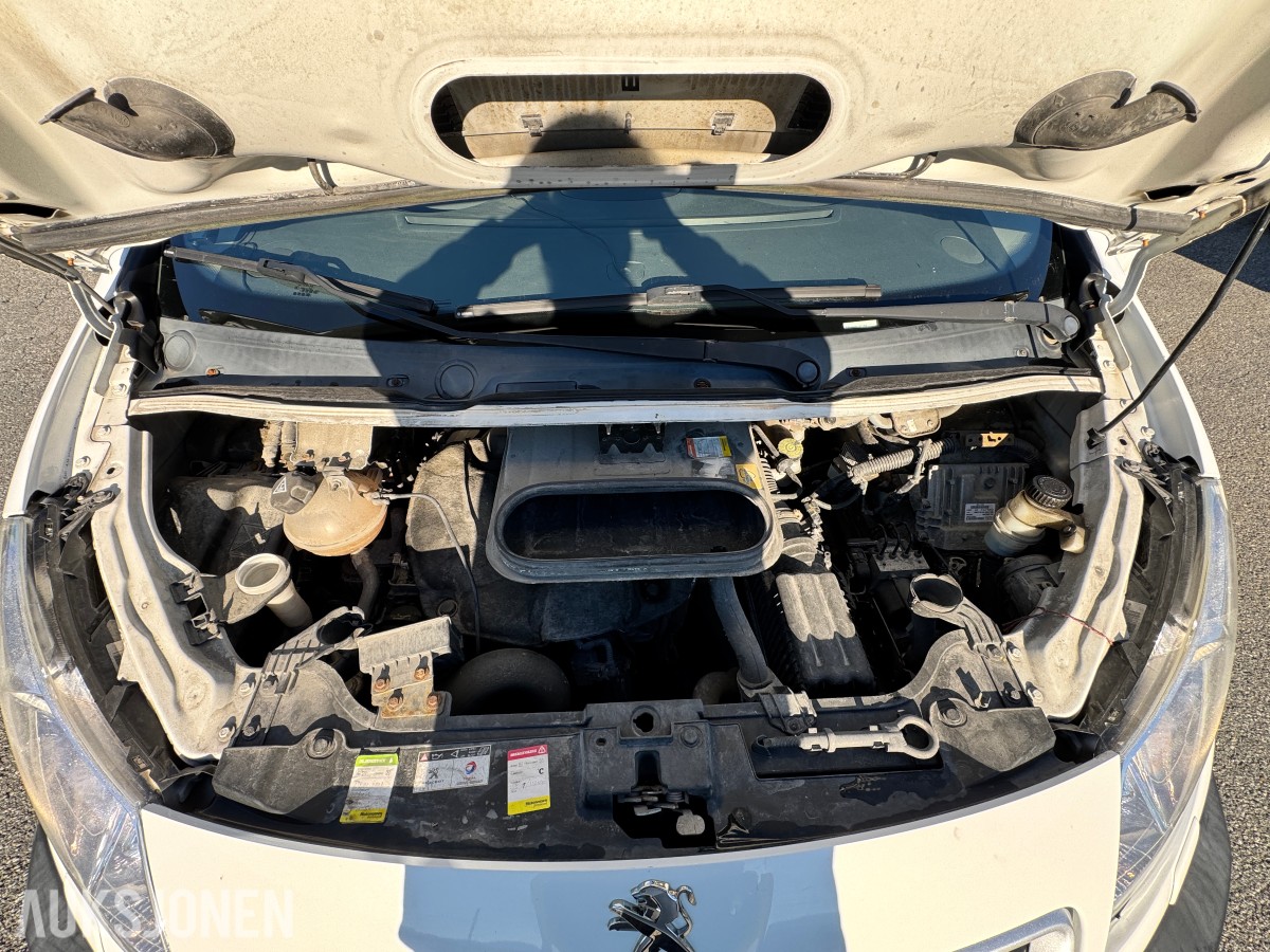 2013 Peugeot EXPERT 2.0 D 163HK 3 SETER HENGERFESTE SKYVEDØRER