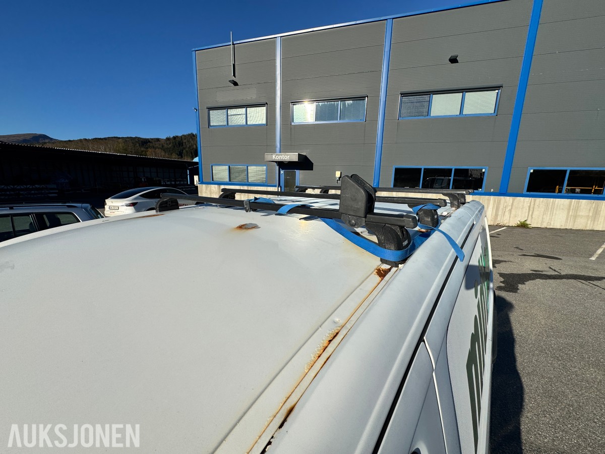 2013 Peugeot EXPERT 2.0 D 163HK 3 SETER HENGERFESTE SKYVEDØRER