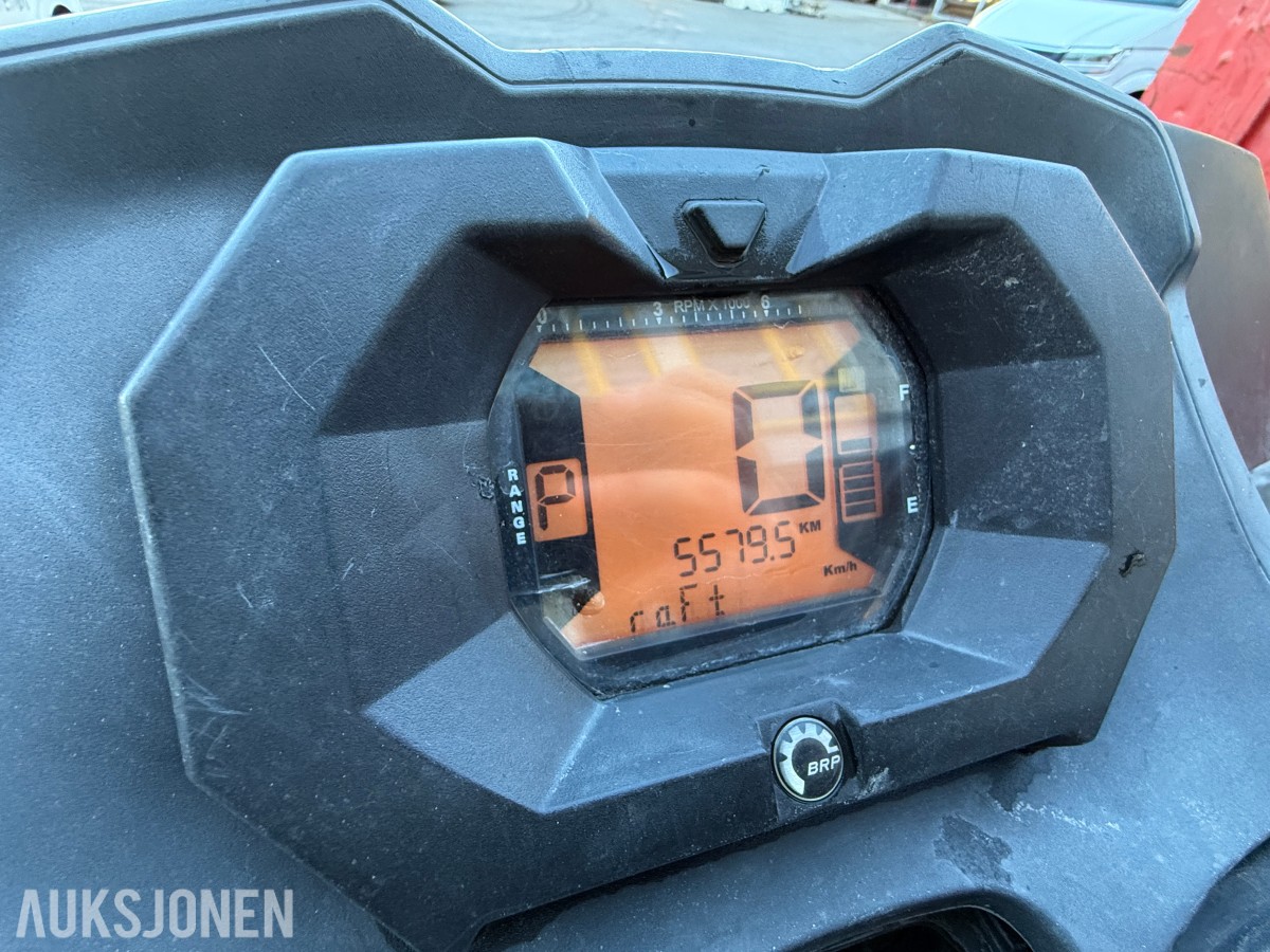 2014 Can-Am Outlander 1000 6X6 ATV - 5579KM