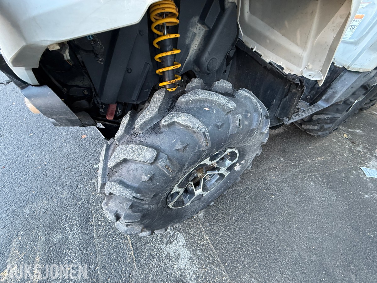 2014 Can-Am Outlander 1000 6X6 ATV - 5579KM