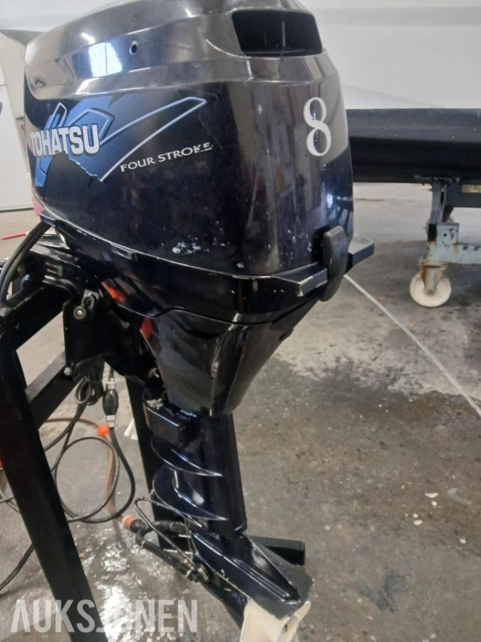 2006 Tohatsu four Stroke 8 hk el start