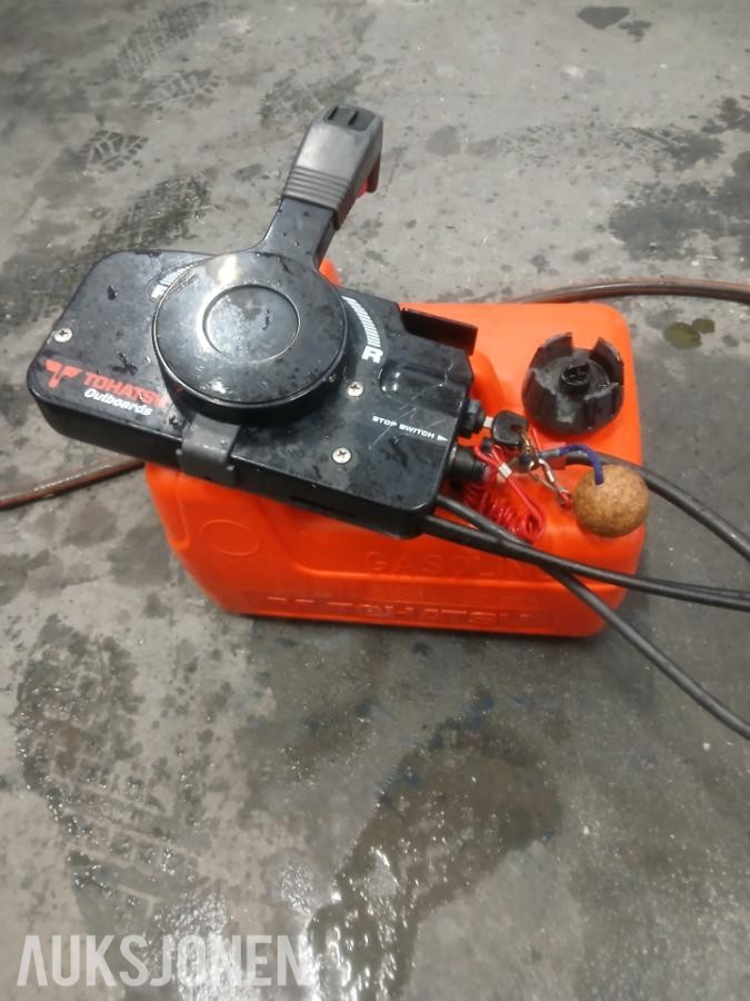2006 Tohatsu four Stroke 8 hk el start