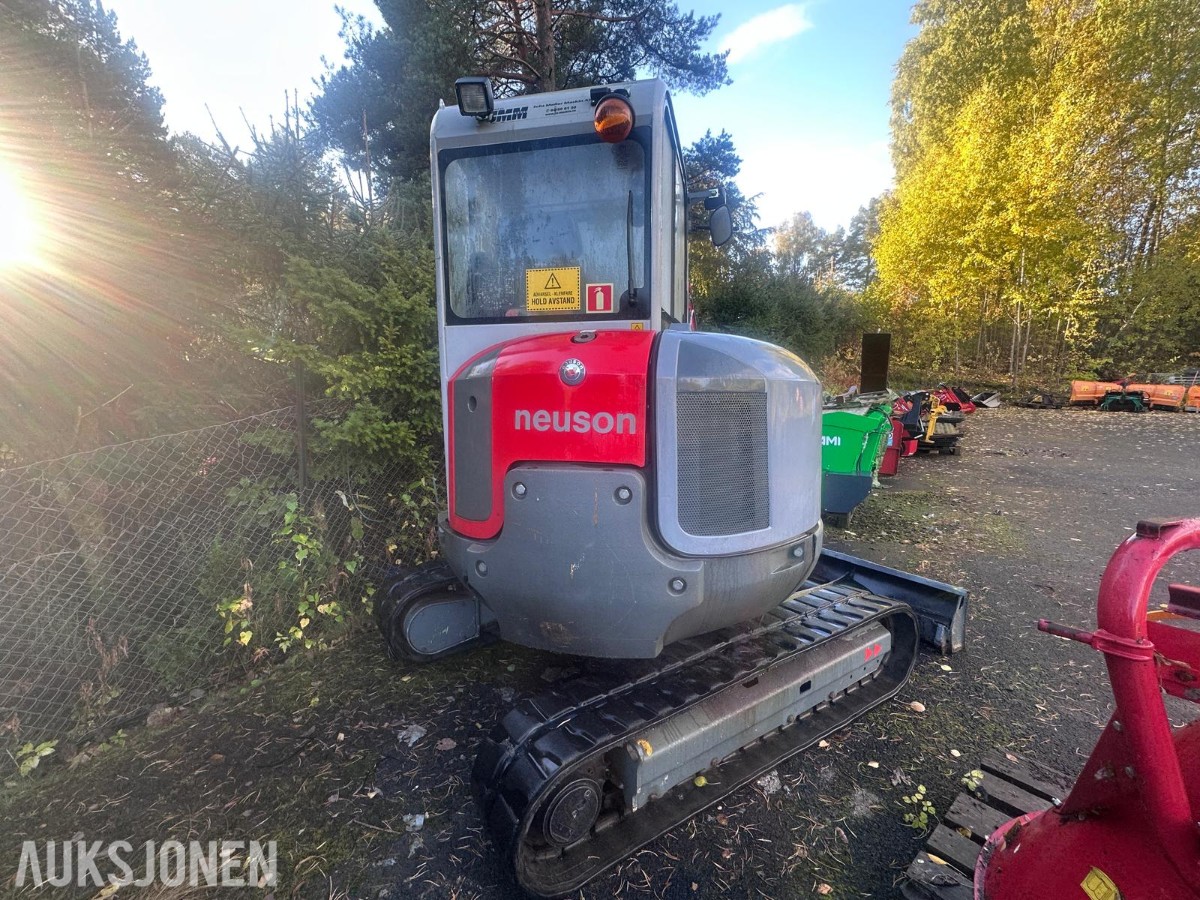 «2007 Neuson 38Z3 beltegraver – knekt bom – reparasjonsobjekt».