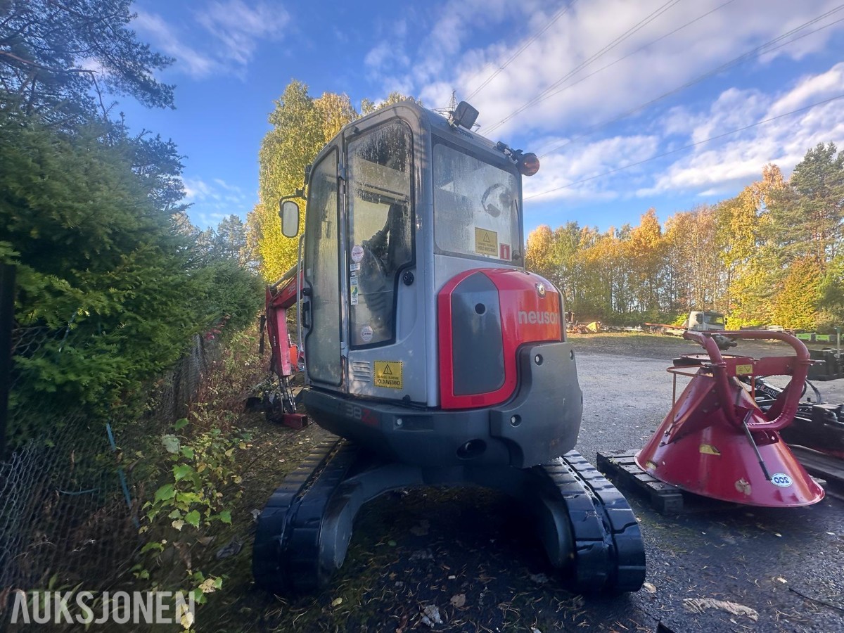 «2007 Neuson 38Z3 beltegraver – knekt bom – reparasjonsobjekt».
