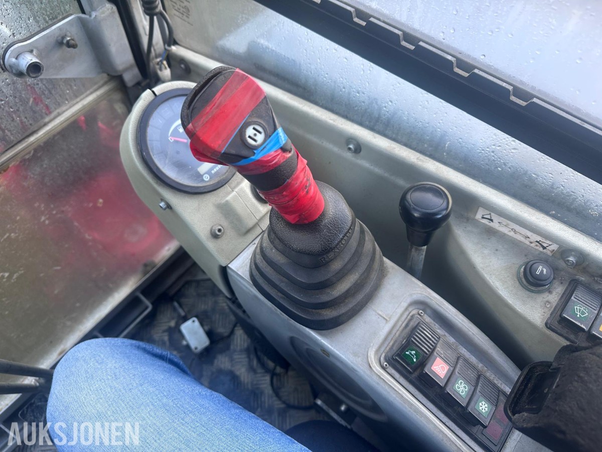 «2007 Neuson 38Z3 beltegraver – knekt bom – reparasjonsobjekt».