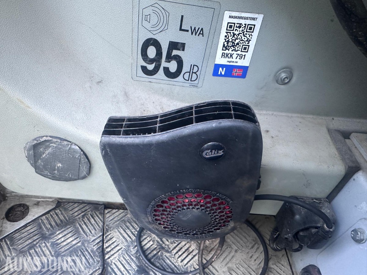 «2007 Neuson 38Z3 beltegraver – knekt bom – reparasjonsobjekt».