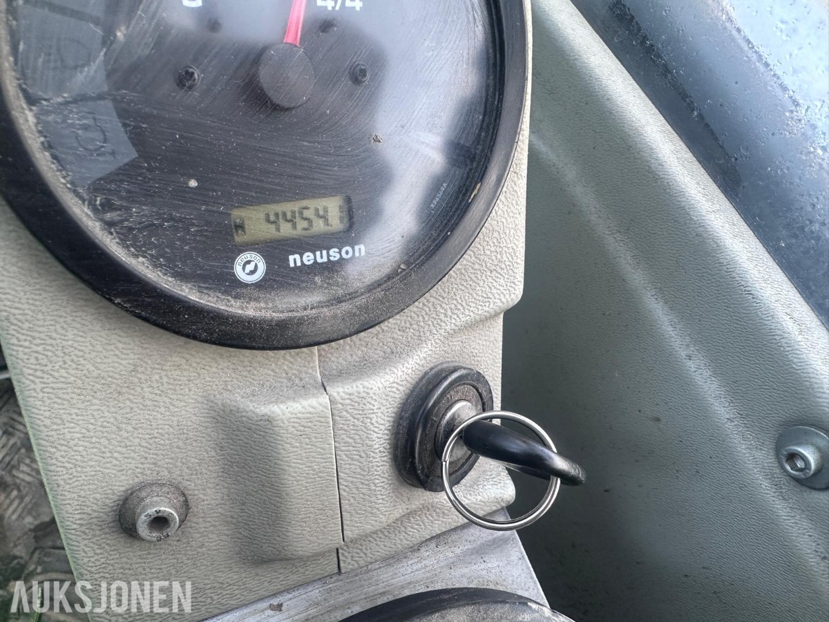 «2007 Neuson 38Z3 beltegraver – knekt bom – reparasjonsobjekt».
