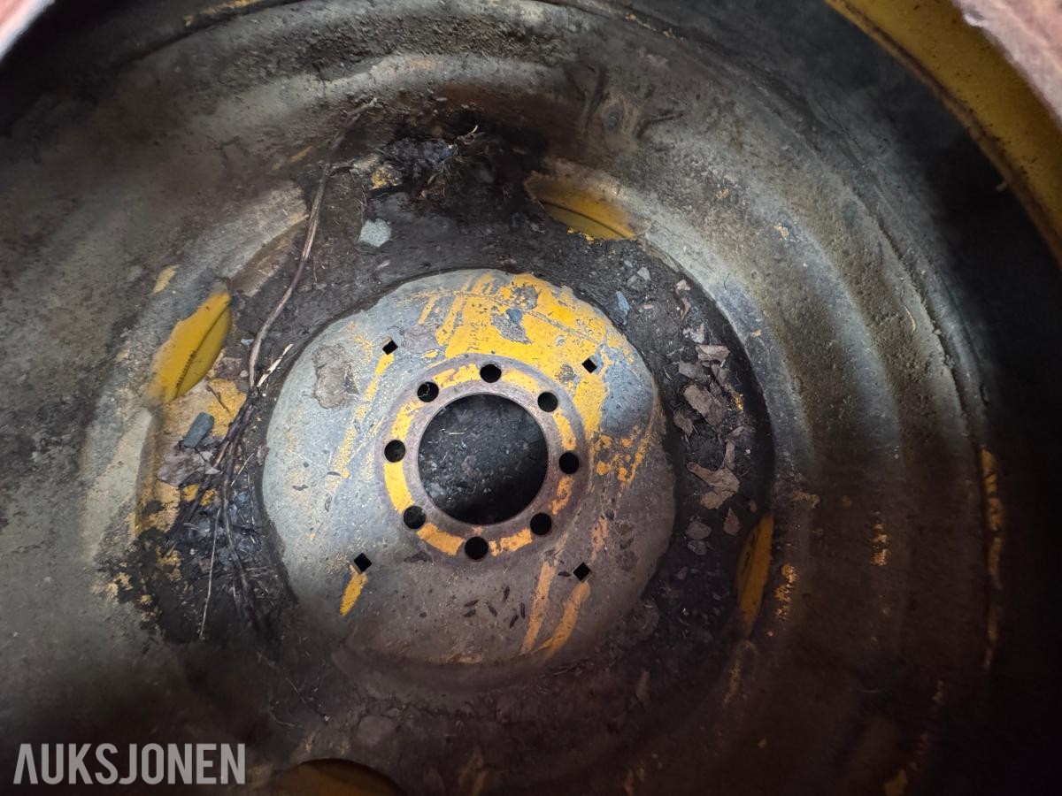Goodyear dekk og felg til Volvo 650-700 / 2 stk