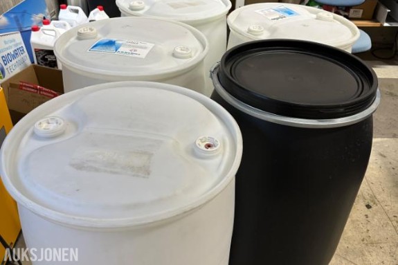 2000 Plastfat - 5 stk. lite brukte 200 liter *Ingen minstepris*