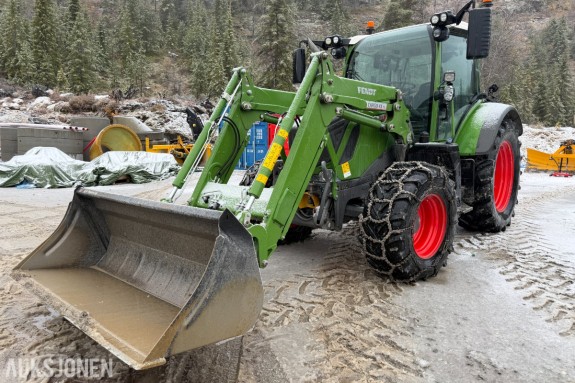 2022 Fendt 314 Vario traktor, 2 212 t, Cargo 4X/75 frontlaster og skuffe