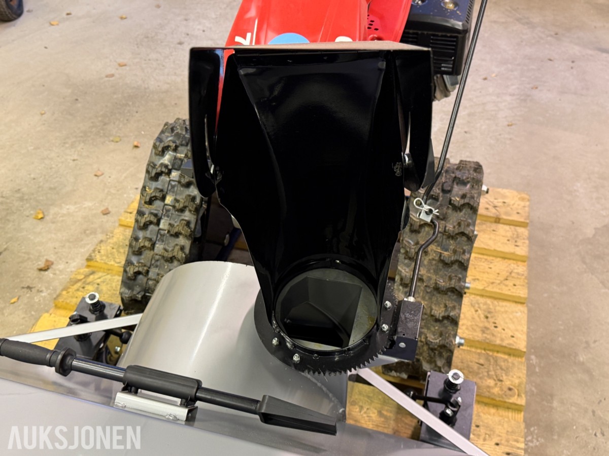 AGRO 750PS Tohjulstraktor med belter og hjul