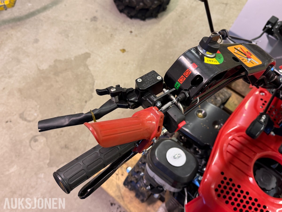 AGRO 750PS Tohjulstraktor med belter og hjul