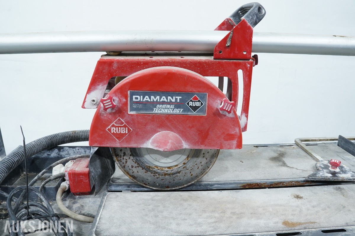 2008 RUBI DW-200-L våtkutter / flissag med stativ