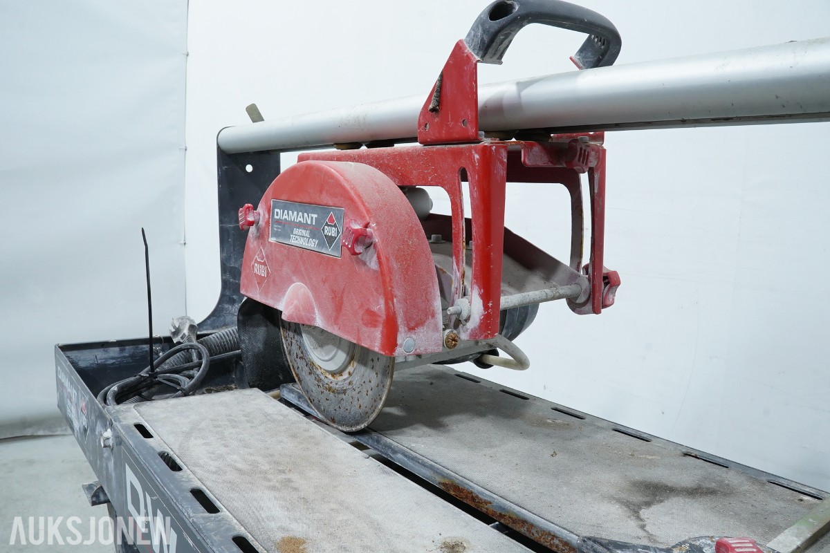 2008 RUBI DW-200-L våtkutter / flissag med stativ
