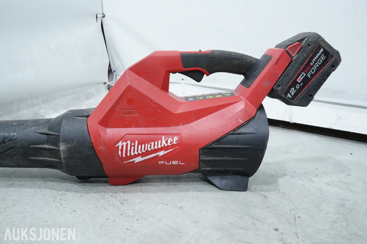 Parti Milwaukee M18 elektroverktøy, motorsager og arbeidsutstyr