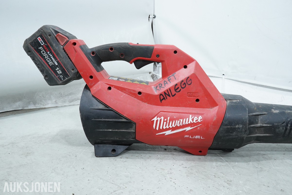 Parti Milwaukee M18 elektroverktøy, motorsager og arbeidsutstyr