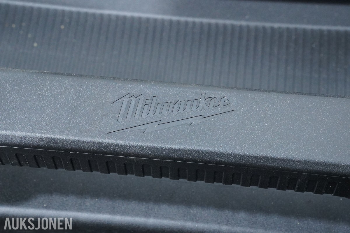 Parti Milwaukee M18 elektroverktøy, motorsager og arbeidsutstyr