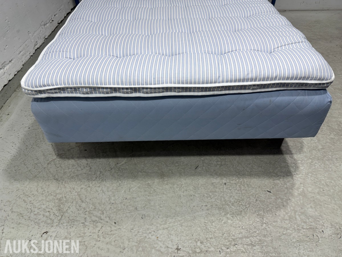 IKEA seng med flettet gavl og SULTAN GRYNING madrass