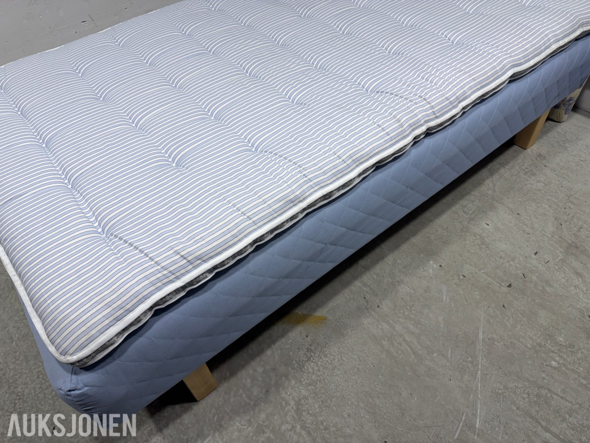 IKEA seng med flettet gavl og SULTAN GRYNING madrass