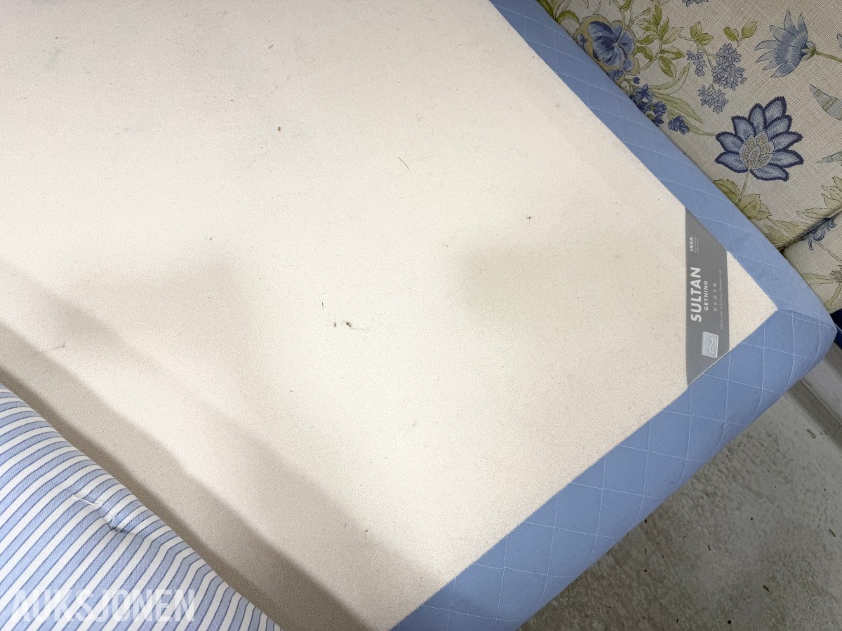 IKEA seng med flettet gavl og SULTAN GRYNING madrass