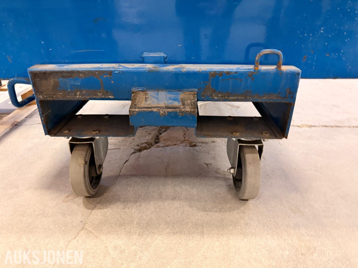 Tippcontainer for papp med mekanisk tippmekanisme