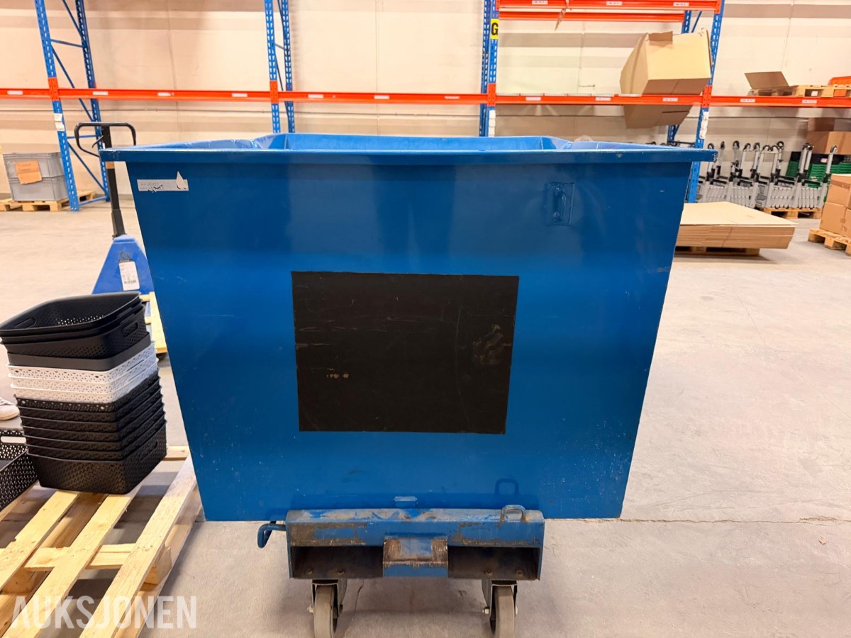Tippcontainer for papp med mekanisk tippmekanisme