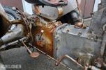 Gråtass veterantraktor reparasjonsobjekt/deletraktor