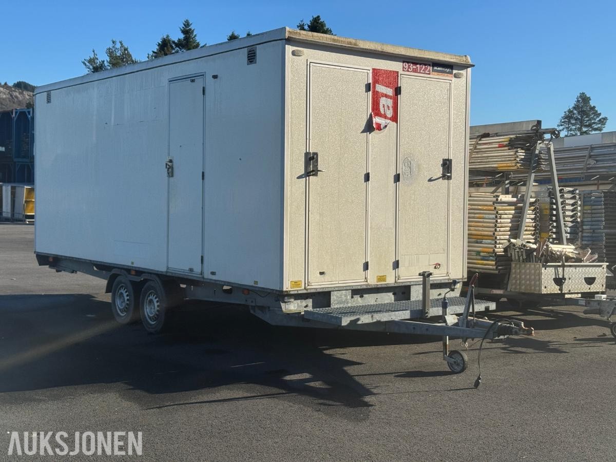 Scanvogn Mannskapsbrakke med toalett & oppbevaringsrom - 1500 kg