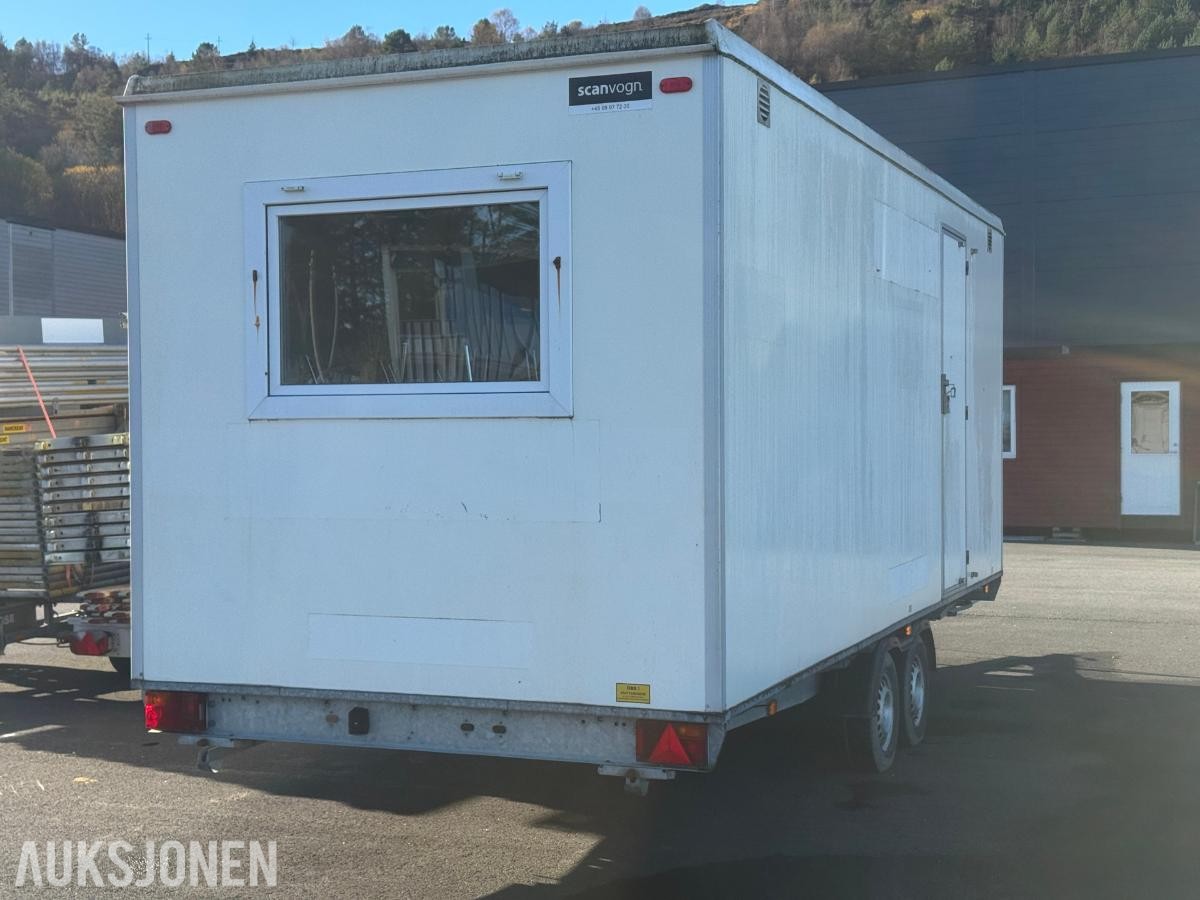 Scanvogn Mannskapsbrakke med toalett & oppbevaringsrom - 1500 kg
