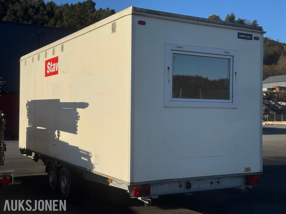 Scanvogn Mannskapsbrakke med toalett & oppbevaringsrom - 1500 kg