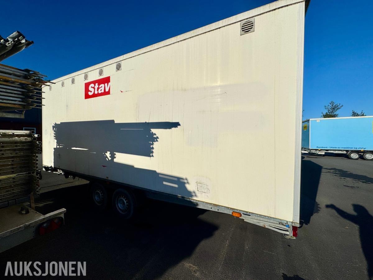 Scanvogn Mannskapsbrakke med toalett & oppbevaringsrom - 1500 kg