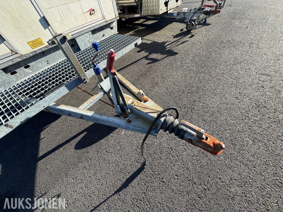 Scanvogn Mannskapsbrakke med toalett & oppbevaringsrom - 1500 kg