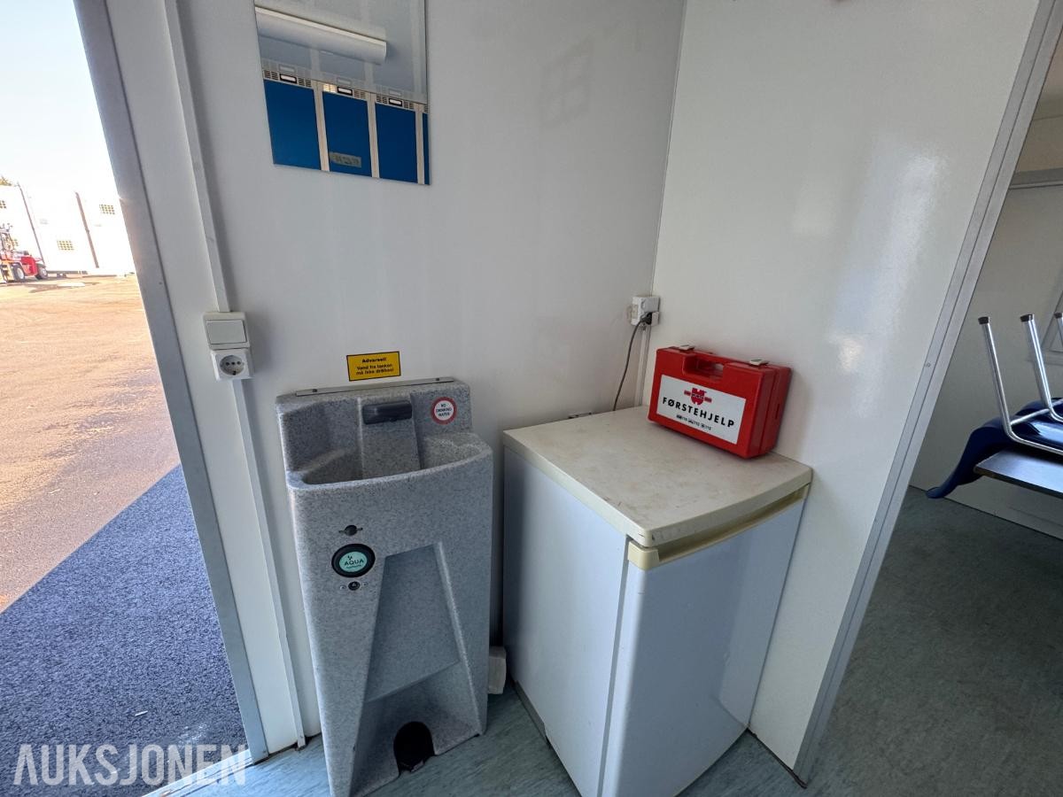 Scanvogn Mannskapsbrakke med toalett & oppbevaringsrom - 1500 kg