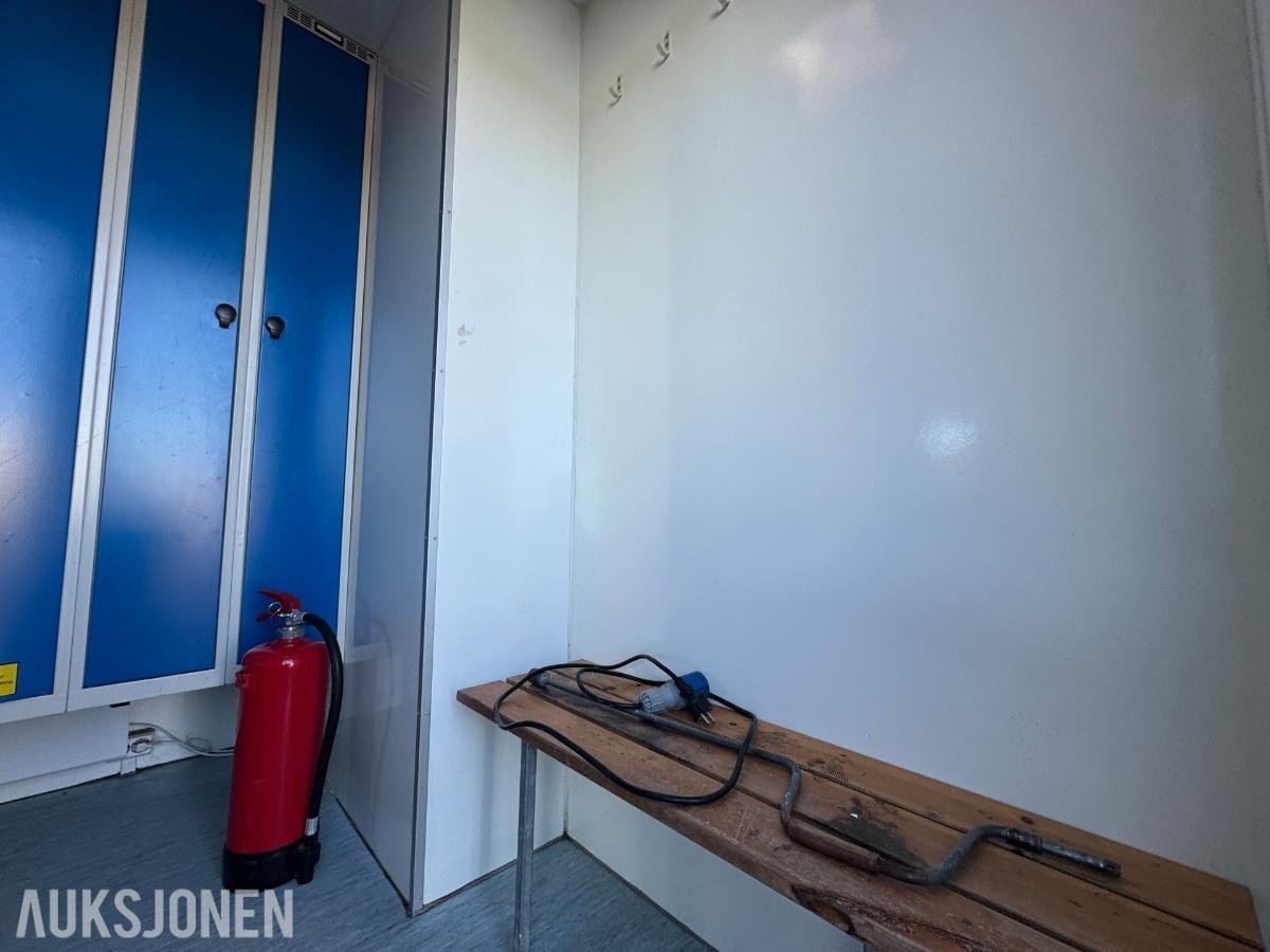 Scanvogn Mannskapsbrakke med toalett & oppbevaringsrom - 1500 kg
