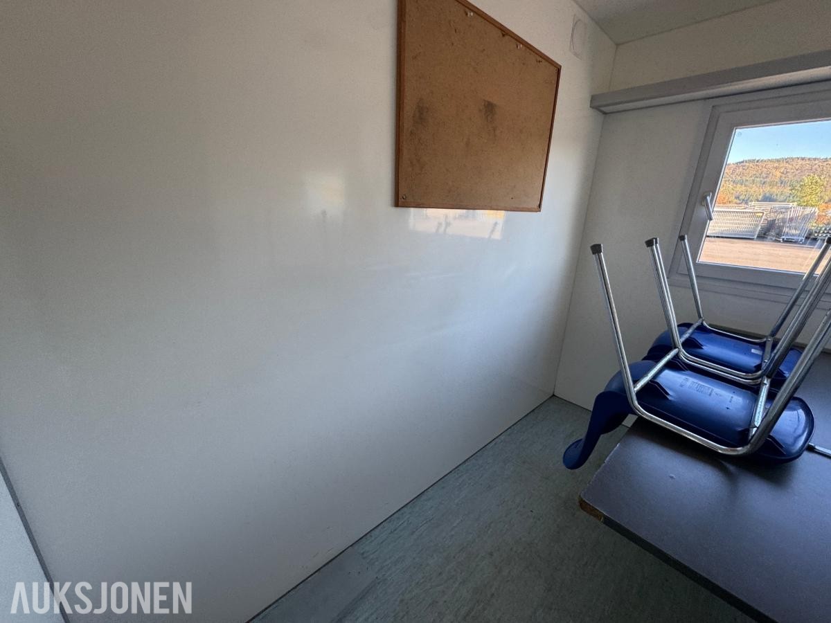Scanvogn Mannskapsbrakke med toalett & oppbevaringsrom - 1500 kg