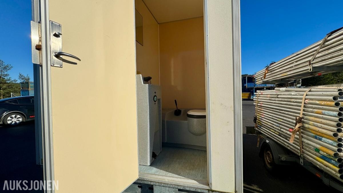 Scanvogn Mannskapsbrakke med toalett & oppbevaringsrom - 1500 kg