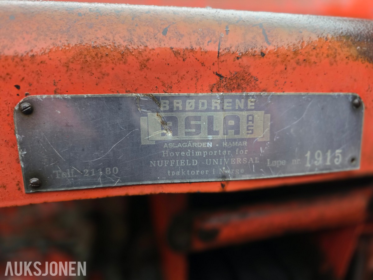 Nuffield Universal four veterantraktor reparasjonsobjekt
