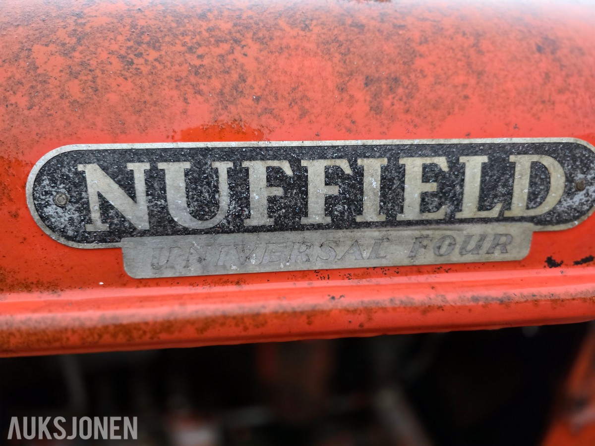 Nuffield Universal four veterantraktor reparasjonsobjekt
