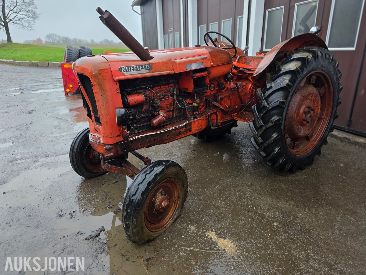 Nuffield Universal four veterantraktor reparasjonsobjekt