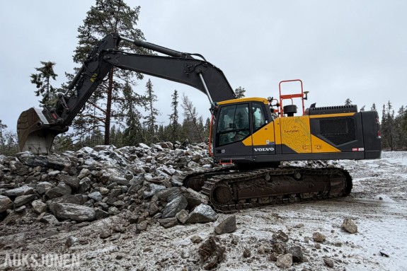 2022 Volvo EC350EL beltegraver, Leica maskinstyring, OilQuick SQ80, 2 skuffer