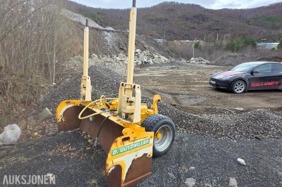 2009 D. Gutzwiller FG 20 frontmontert grader-/avrettingsblad med BM-innfestning og laserstyring